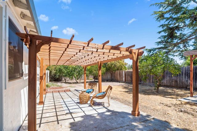 2948 Glenside Dr, Concord, CA 94520