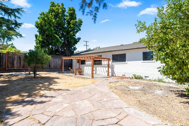 2948 Glenside Dr, Concord, CA 94520