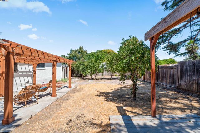 2948 Glenside Dr, Concord, CA 94520