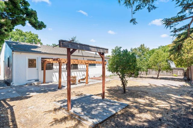 2948 Glenside Dr, Concord, CA 94520