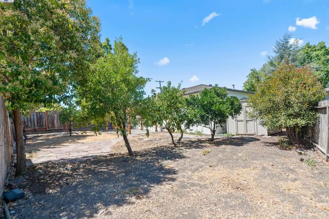 2948 Glenside Dr, Concord, CA 94520