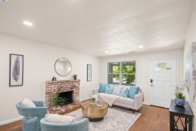 2948 Glenside Dr, Concord, CA 94520