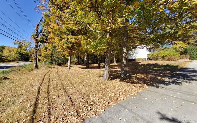 3 Carroll Drive, Woodbury, NY 10930