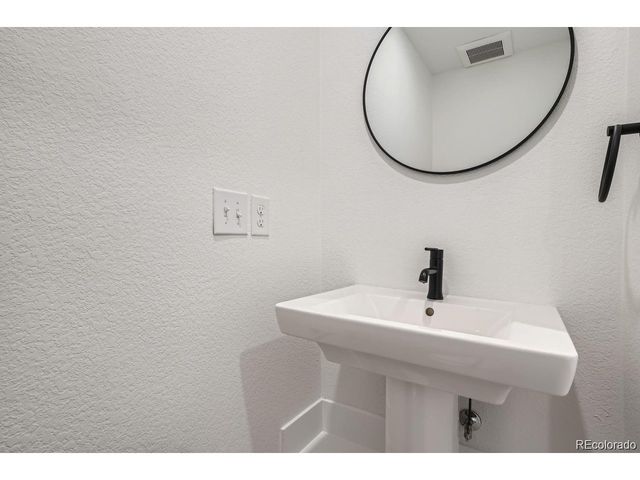 10157 W 38th Ave, Wheat Ridge, CO 80033