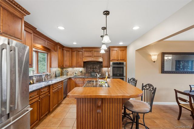 31 Eastwood Drive, North Babylon, NY 11703