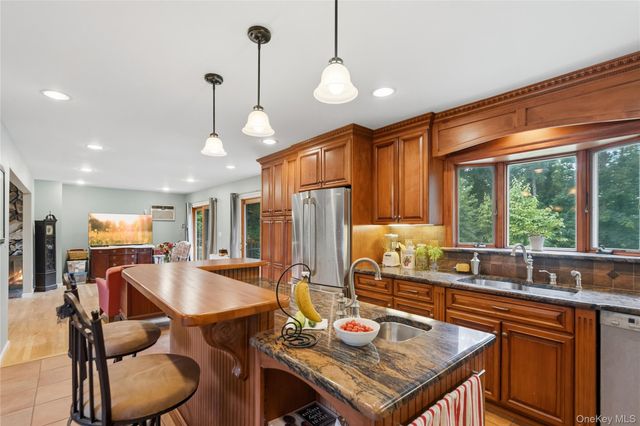 31 Eastwood Drive, North Babylon, NY 11703