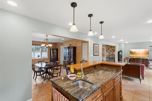 31 Eastwood Drive, North Babylon, NY 11703