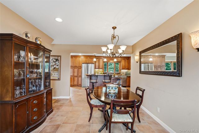 31 Eastwood Drive, North Babylon, NY 11703
