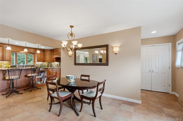31 Eastwood Drive, North Babylon, NY 11703