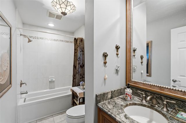 31 Eastwood Drive, North Babylon, NY 11703