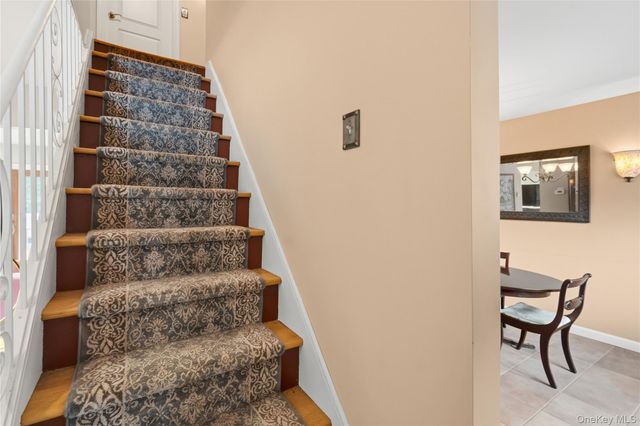 31 Eastwood Drive, North Babylon, NY 11703
