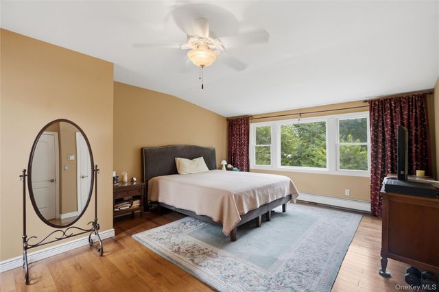 31 Eastwood Drive, North Babylon, NY 11703
