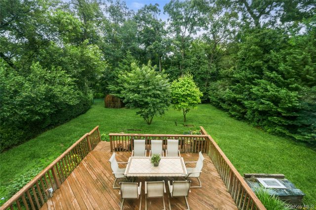 31 Eastwood Drive, North Babylon, NY 11703