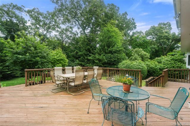 31 Eastwood Drive, North Babylon, NY 11703