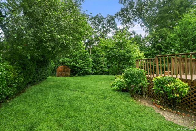 31 Eastwood Drive, North Babylon, NY 11703