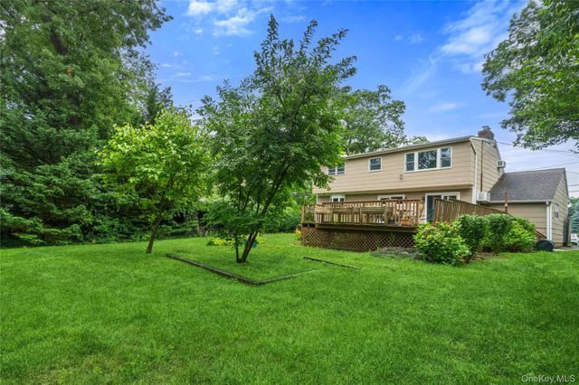 31 Eastwood Drive, North Babylon, NY 11703