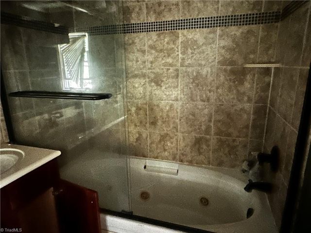 1720 Braemore Court, Kernersville, NC 27284