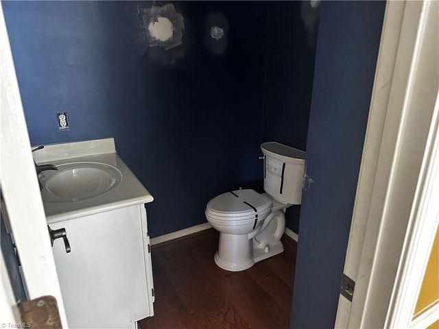 1720 Braemore Court, Kernersville, NC 27284