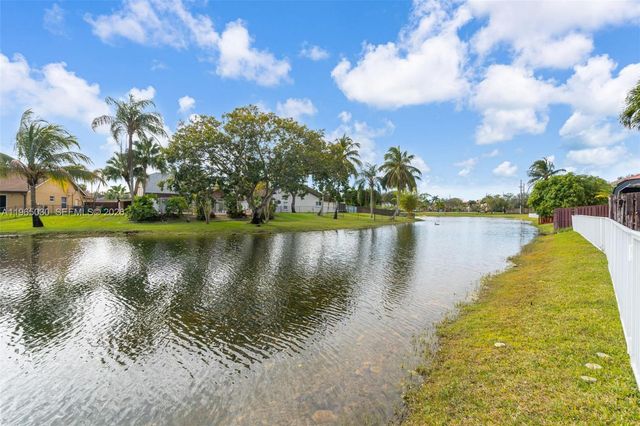 14734 Via Tivoli Ct, Davie, FL 33325