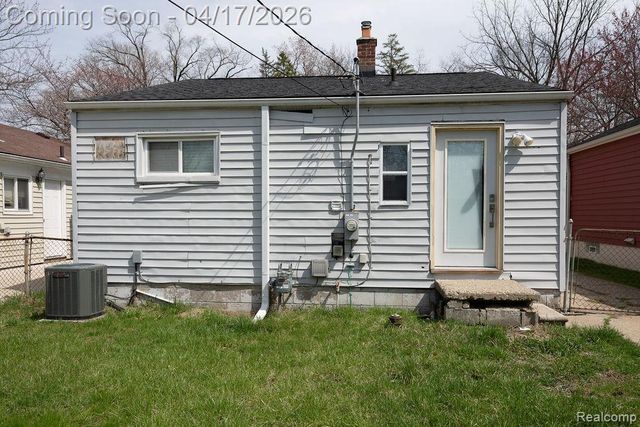 15389 Fenton, Redford Charter Township, MI 48239