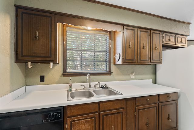 904 Monterrey Ln., Hattiesburg, MS 39402