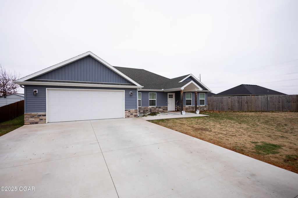 2521 S McKinley Avenue, Joplin, MO 64804