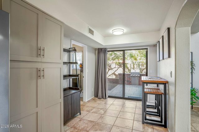 40 W SARAH Lane, Tempe, AZ 85284