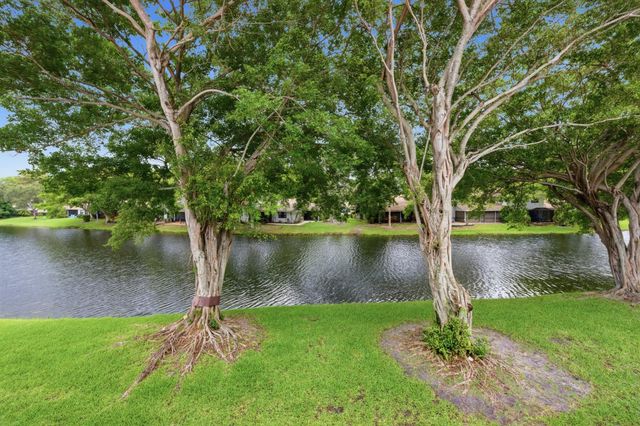 660 Deer Creek Edgewater Drive, Deerfield Beach, FL 33442