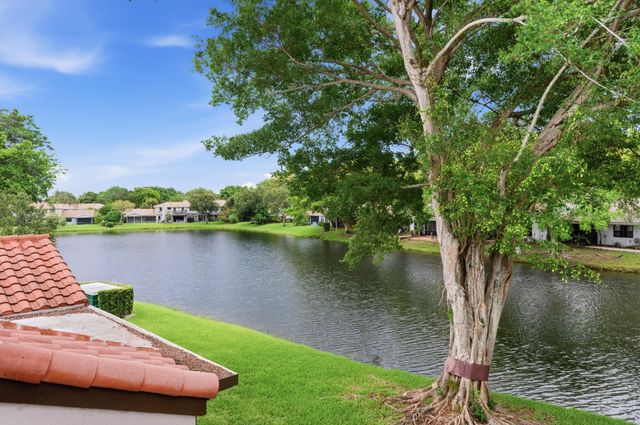 660 Deer Creek Edgewater Drive, Deerfield Beach, FL 33442