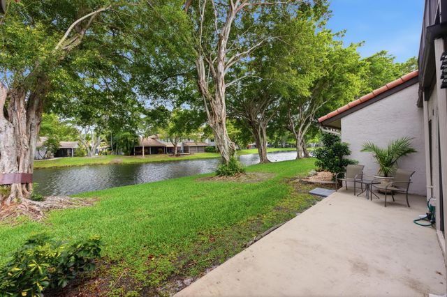 660 Deer Creek Edgewater Drive, Deerfield Beach, FL 33442