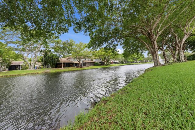 660 Deer Creek Edgewater Drive, Deerfield Beach, FL 33442