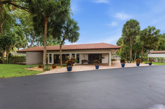 660 Deer Creek Edgewater Drive, Deerfield Beach, FL 33442