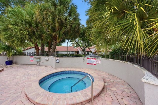 660 Deer Creek Edgewater Drive, Deerfield Beach, FL 33442