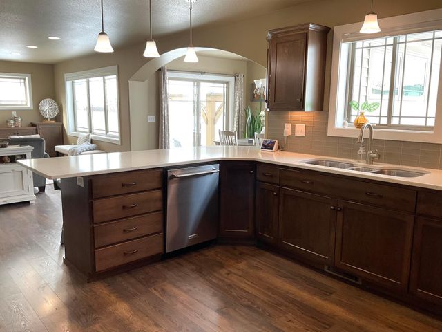 960 51st Avenue W, West Fargo, ND 58078