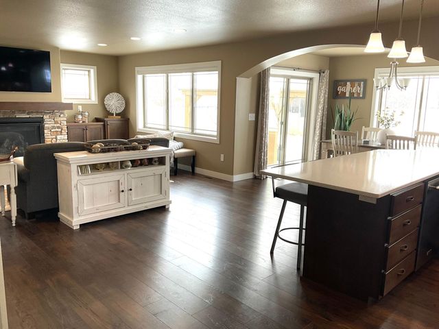 960 51st Avenue W, West Fargo, ND 58078