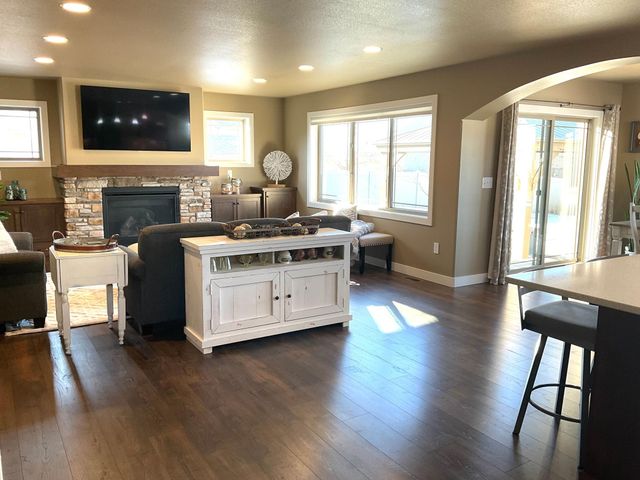 960 51st Avenue W, West Fargo, ND 58078