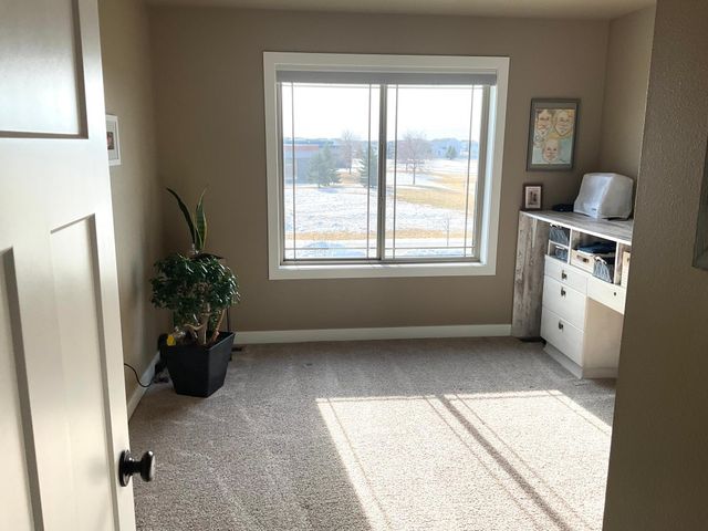 960 51st Avenue W, West Fargo, ND 58078