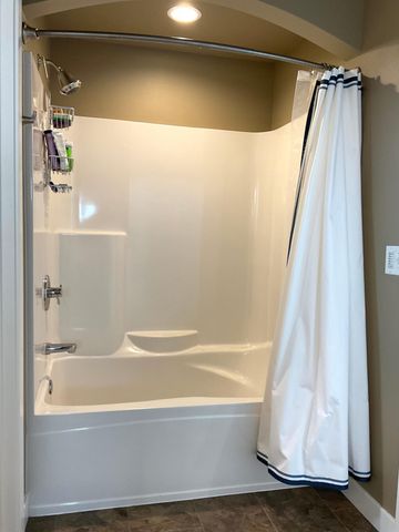 960 51st Avenue W, West Fargo, ND 58078