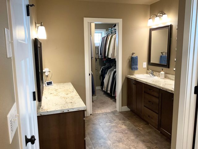 960 51st Avenue W, West Fargo, ND 58078