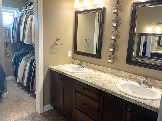 960 51st Avenue W, West Fargo, ND 58078