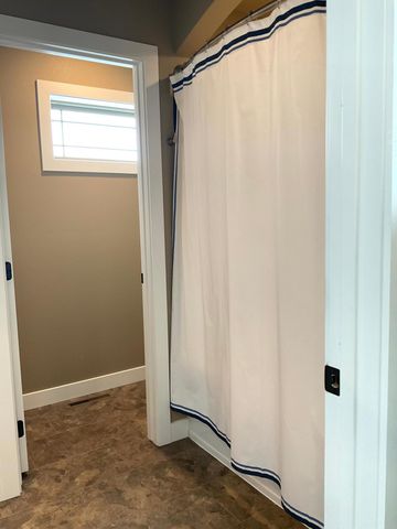 960 51st Avenue W, West Fargo, ND 58078