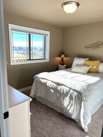 960 51st Avenue W, West Fargo, ND 58078