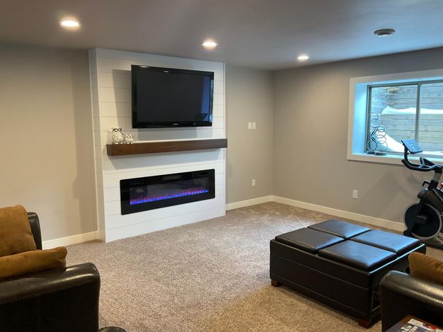 960 51st Avenue W, West Fargo, ND 58078