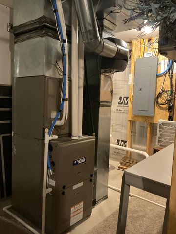 960 51st Avenue W, West Fargo, ND 58078