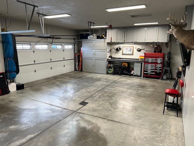 960 51st Avenue W, West Fargo, ND 58078