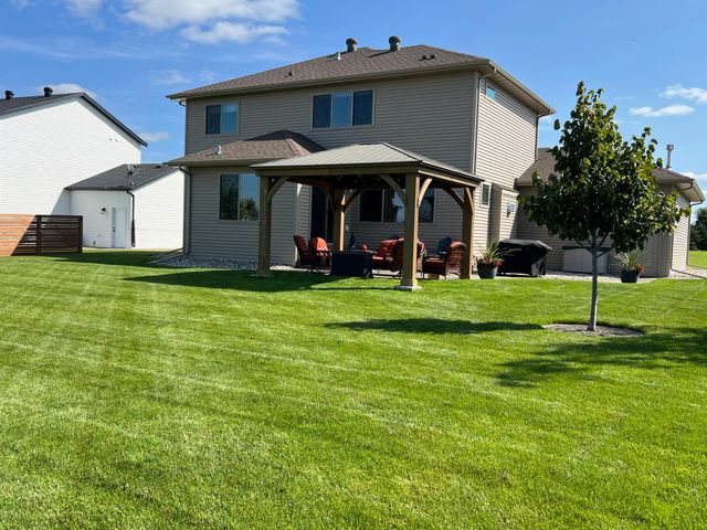 960 51st Avenue W, West Fargo, ND 58078