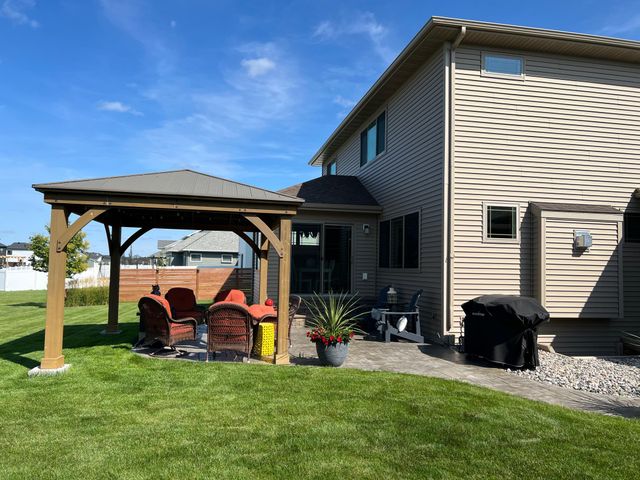 960 51st Avenue W, West Fargo, ND 58078