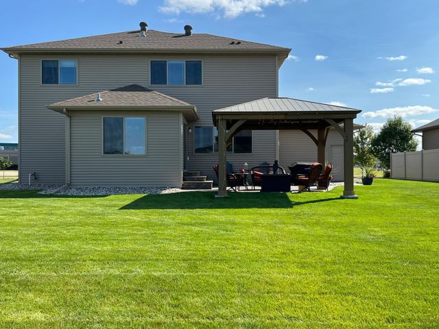 960 51st Avenue W, West Fargo, ND 58078