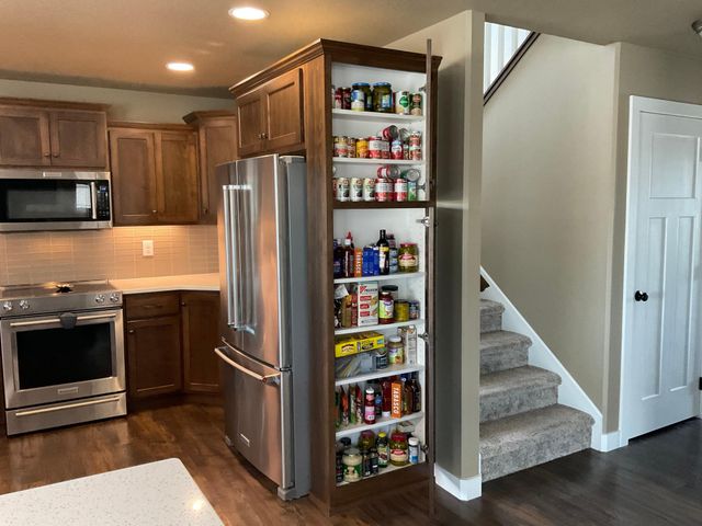 960 51st Avenue W, West Fargo, ND 58078