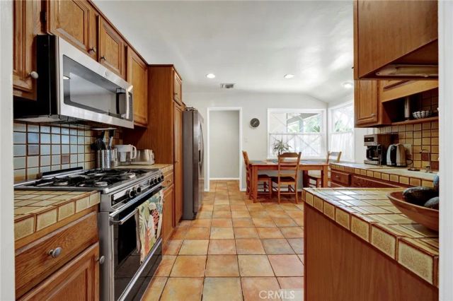 13758 Runnymede Street, Van Nuys, CA 91405